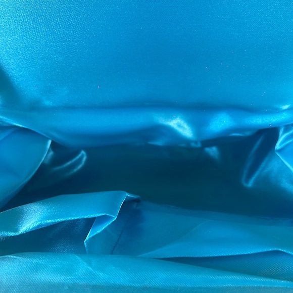 TURQUOISE WITH GOLD TRIM FITTED HANDBAG IS ALSO A CROSSBODY PURSE. - Picture 7 of 16